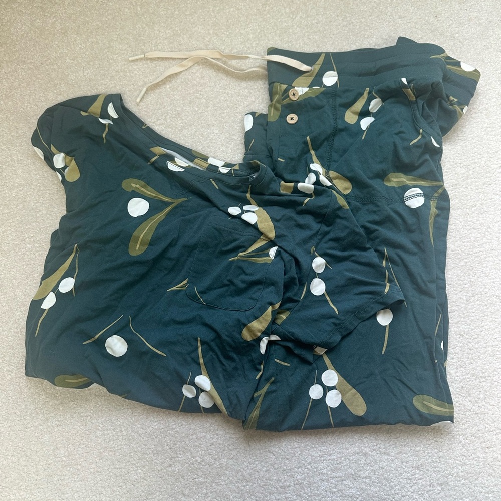 Lates by Kate hunter green winterberry pajamas